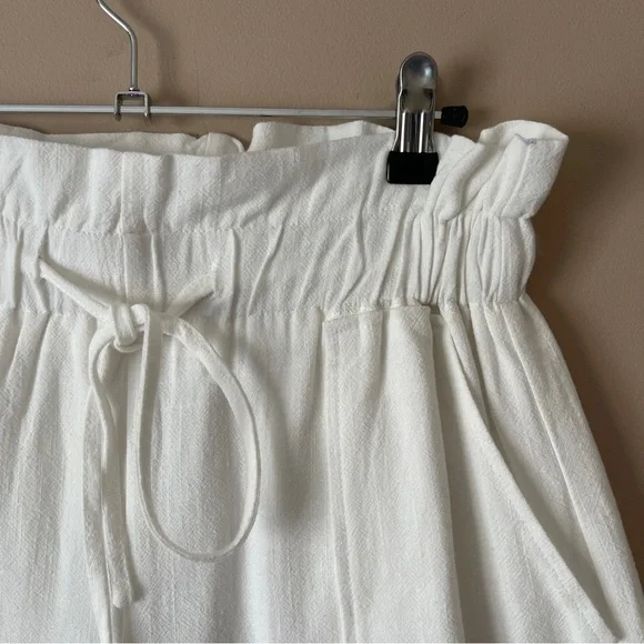 LE LIS | White Paper Bag Drawstring Shorts Sz M - Picture 3 of 8